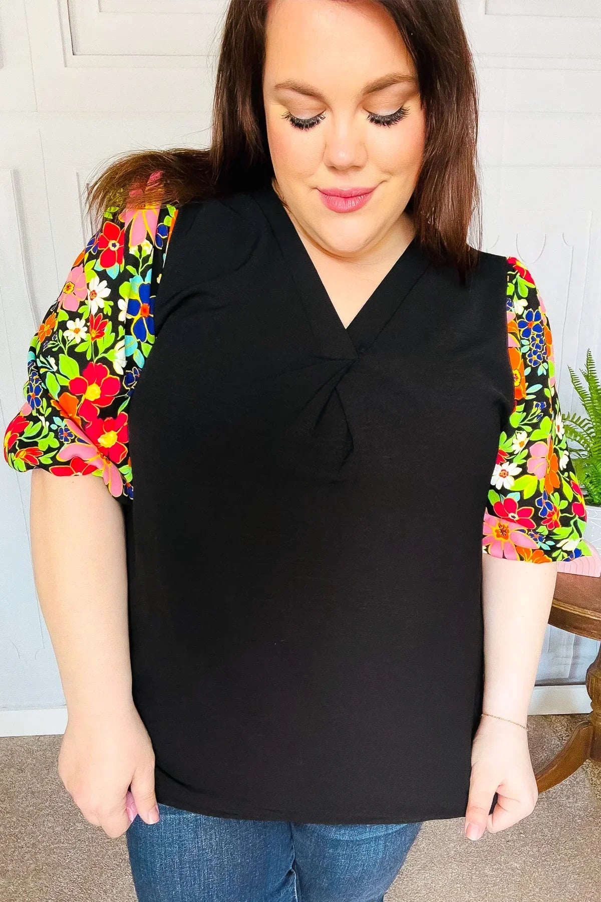 Eyes On You Black Floral Puff Sleeve V Neck Top | Daverri Fashions