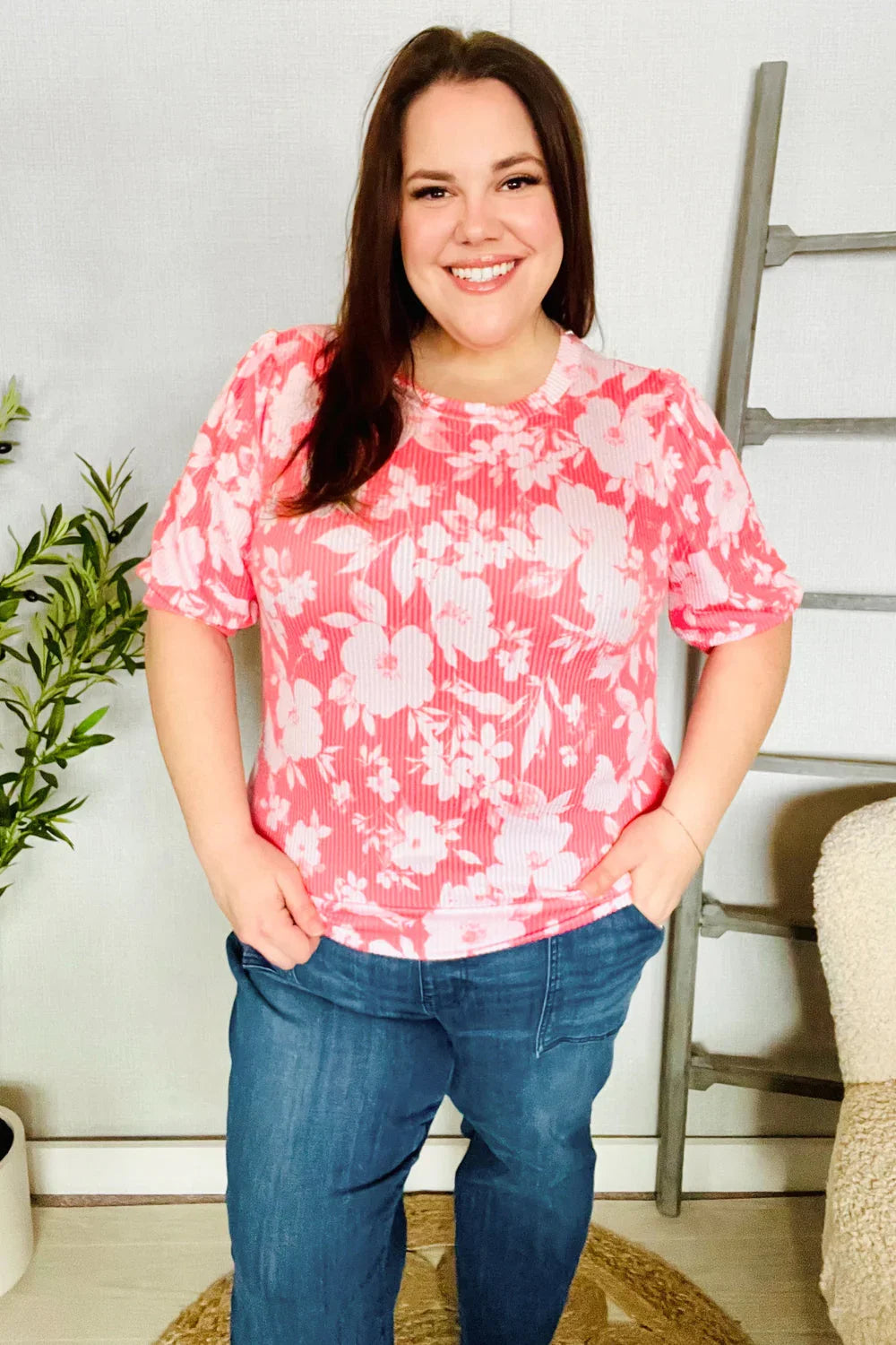 Spring Vibes Coral Wavy Rib Puff Short Sleeves Floral Top | Daverri Fashions