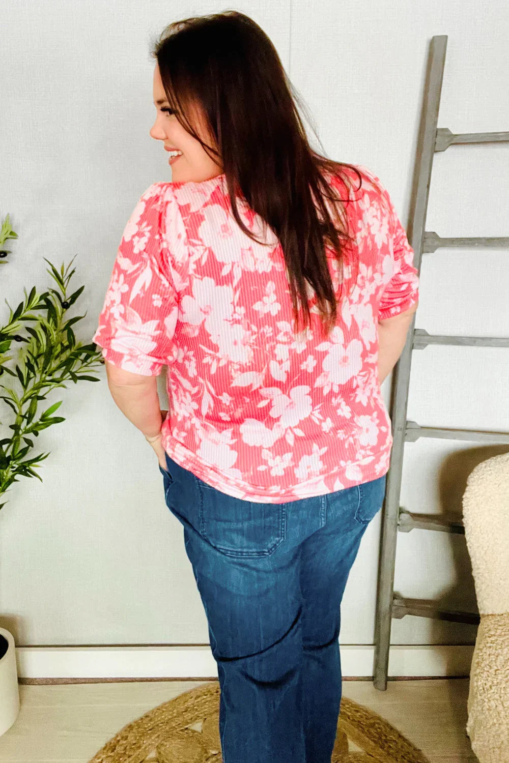 Spring Vibes Coral Wavy Rib Puff Short Sleeves Floral Top | Daverri Fashions