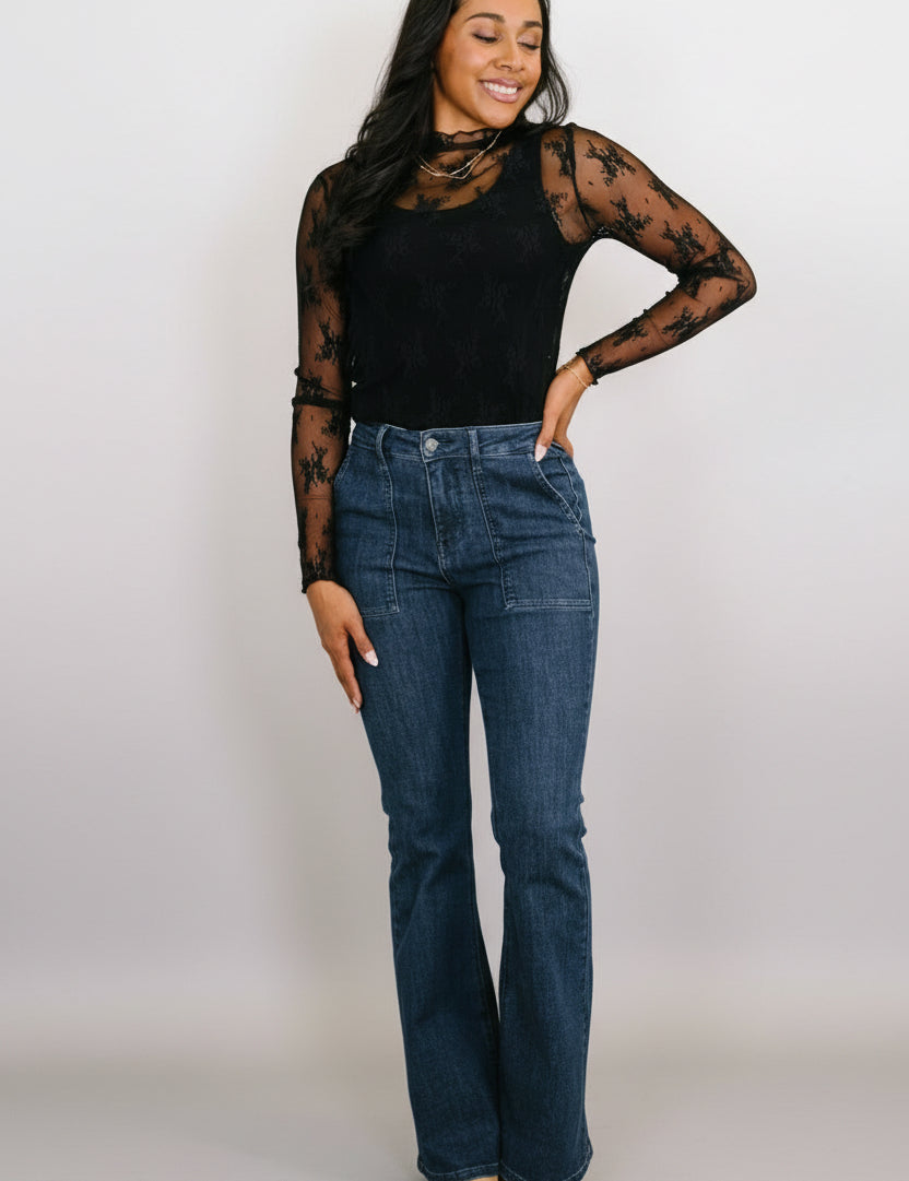 Jada High Waist Flare dark blue straight-leg jeans with distressing and patch pockets