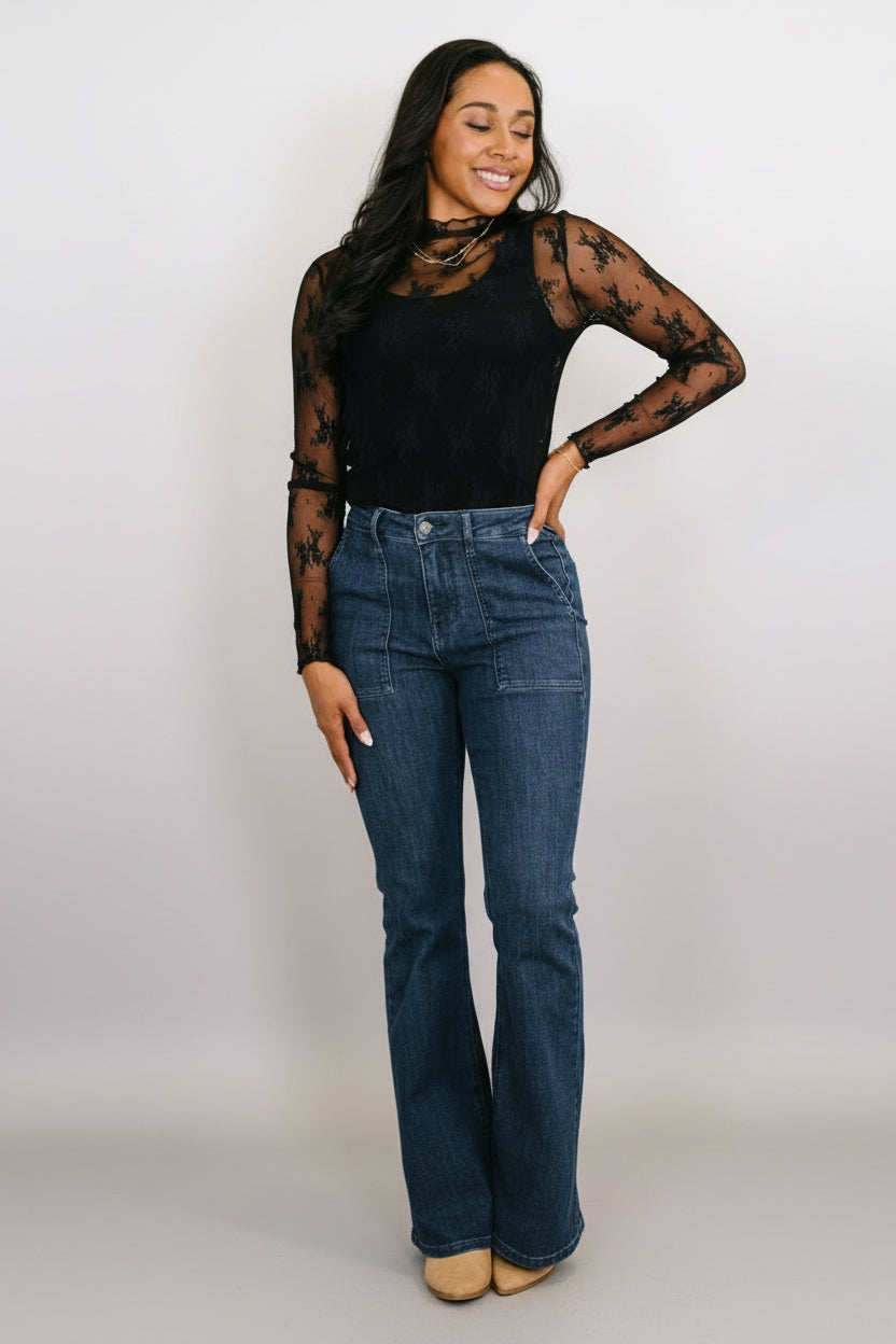 Jada High Waist Flare dark blue straight-leg jeans with distressing and patch pockets