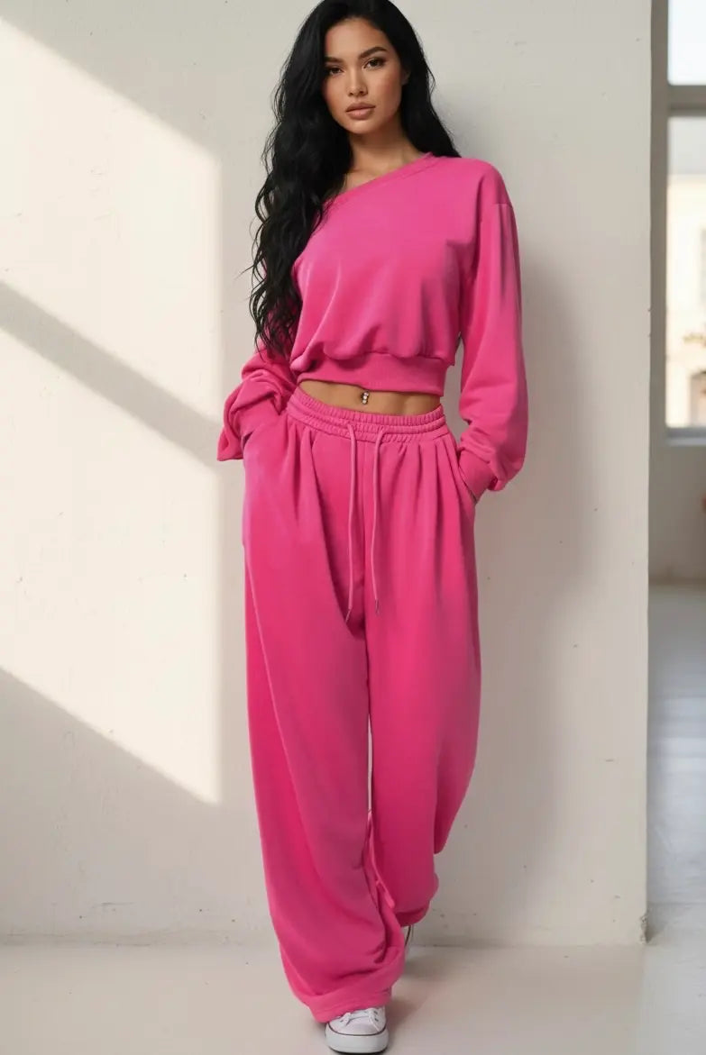 Bright pink cropped sweatshirt from Daverri Boat Neck set with long sleeves