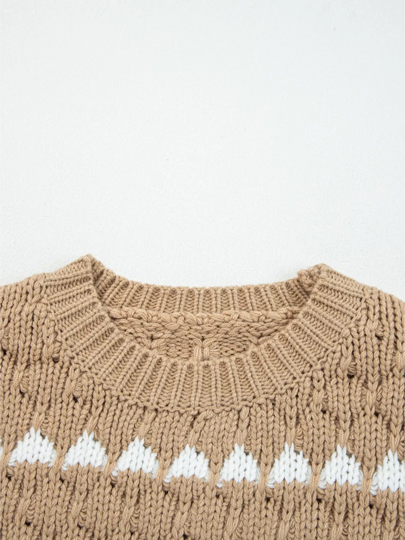 Women’s tan contrast detail textured knit puff sleeve baggy sweater with white triangular patterns