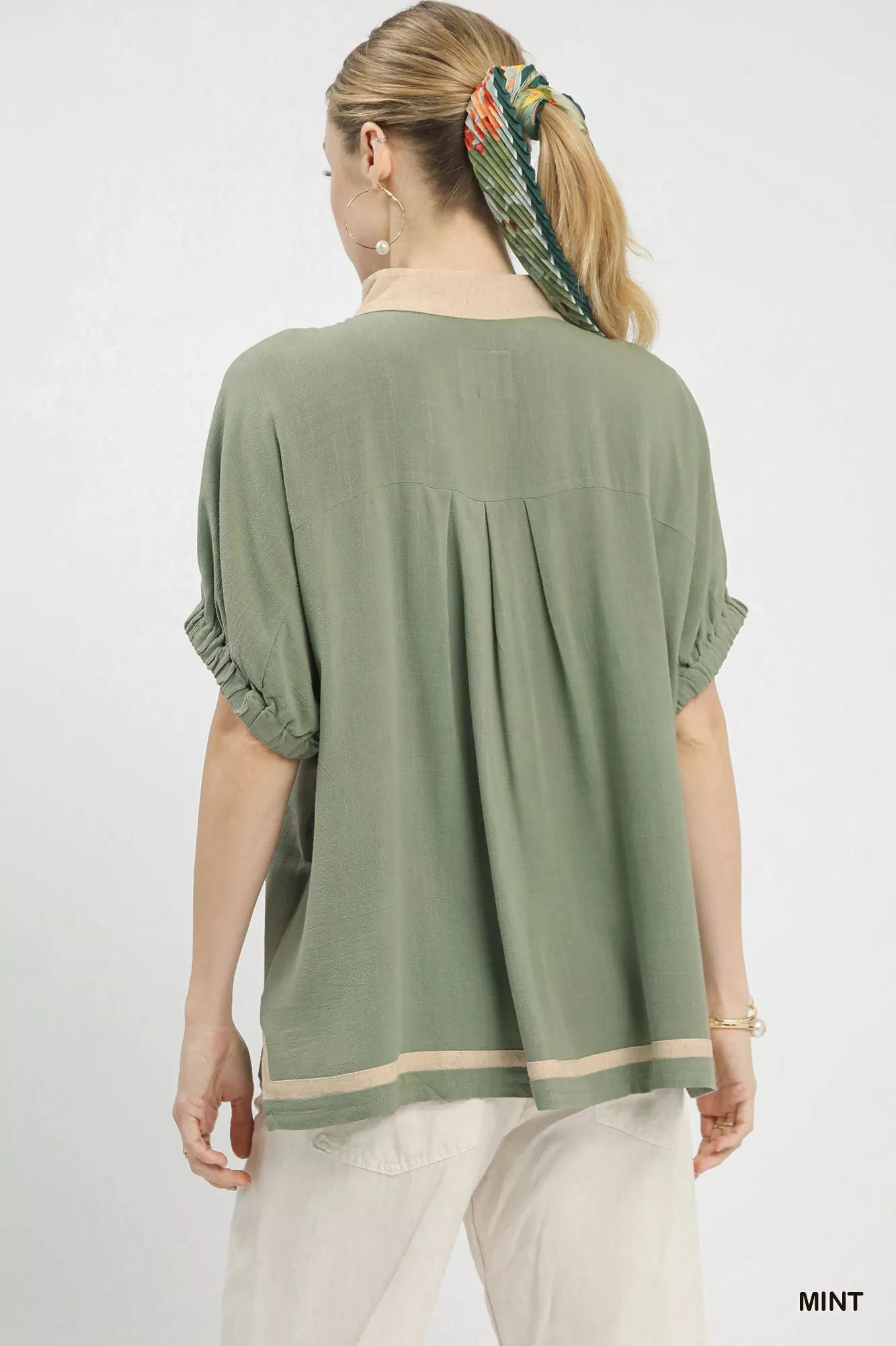 Umgee mint linen cotton blend V-neck blouse with ruffle sleeves and beige trim