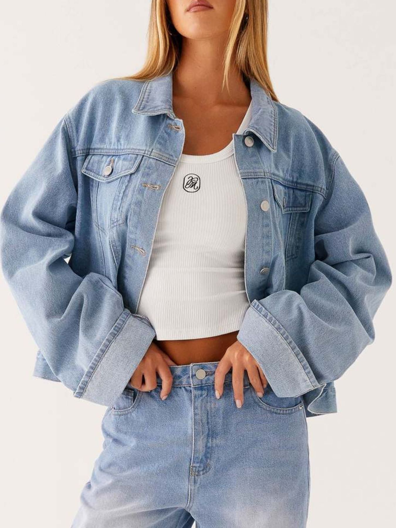 Daverri button down cropped oversized light-wash denim jacket