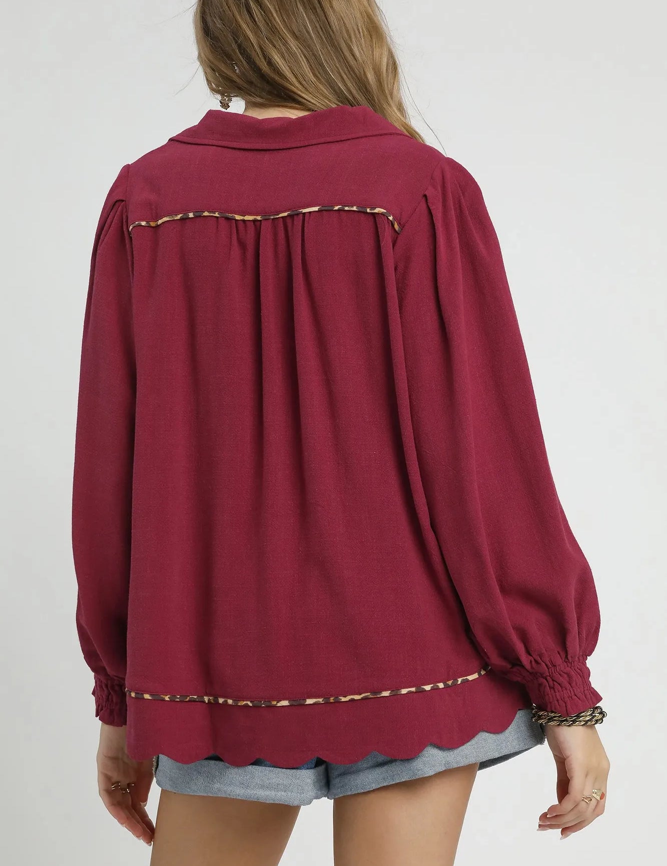 Umgee Full Size Linen Scallop Hem Blouse with Contrast Trim Plus Size | Blouses Daverri Fashions