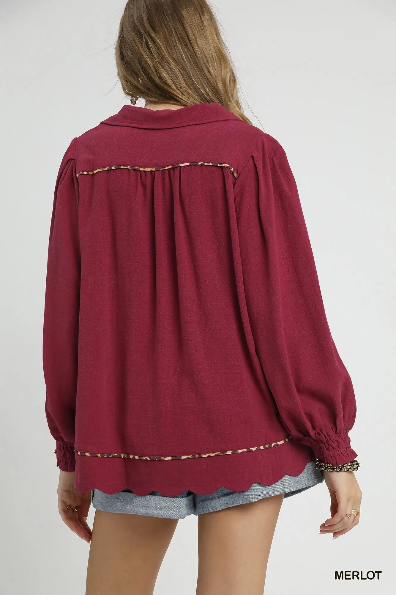 Umgee Full Size Linen Scallop Hem Blouse with Contrast Trim Plus Size | Blouses Daverri Fashions