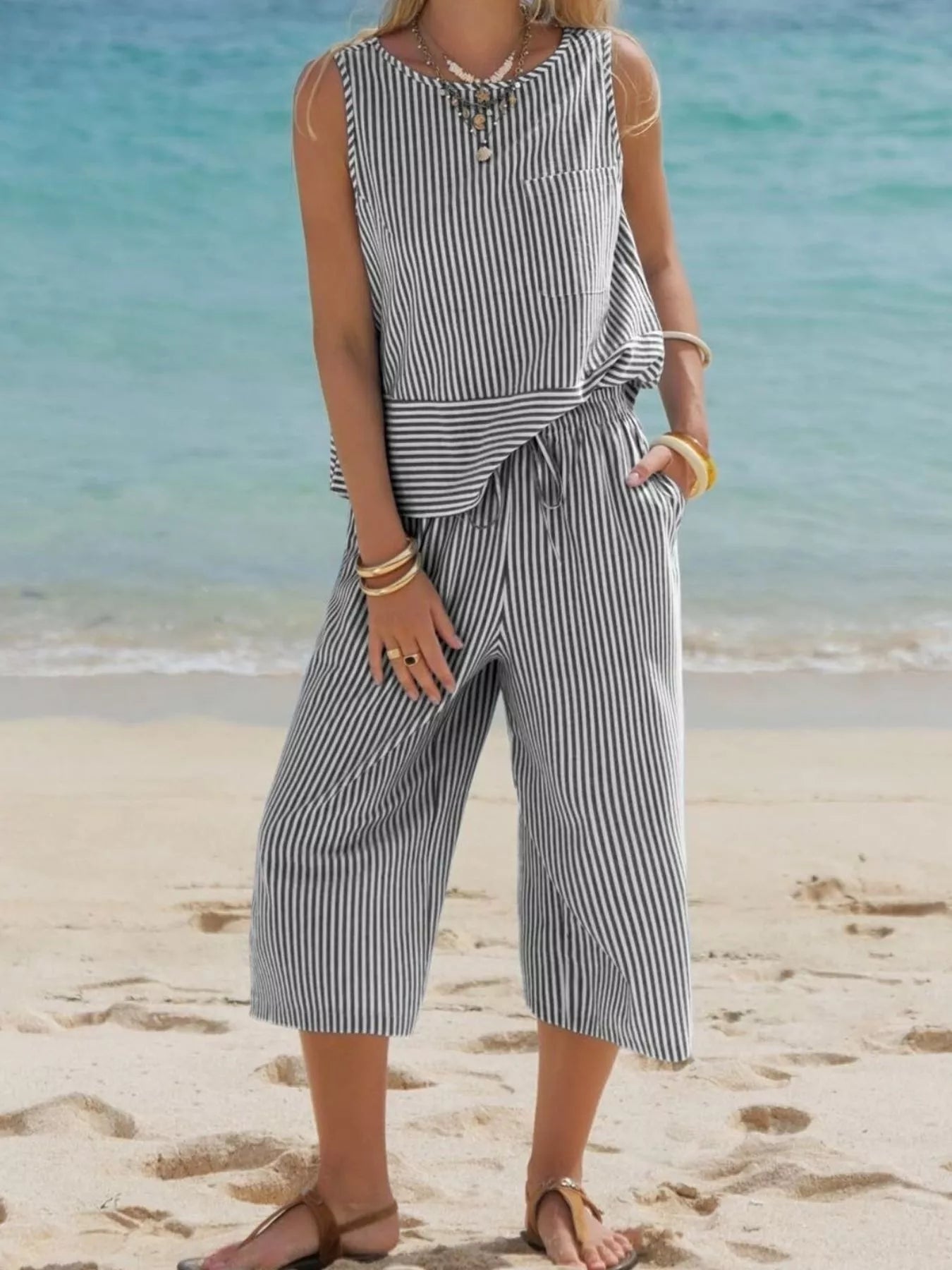 Daverri striped sleeveless top in black and white vertical stripes