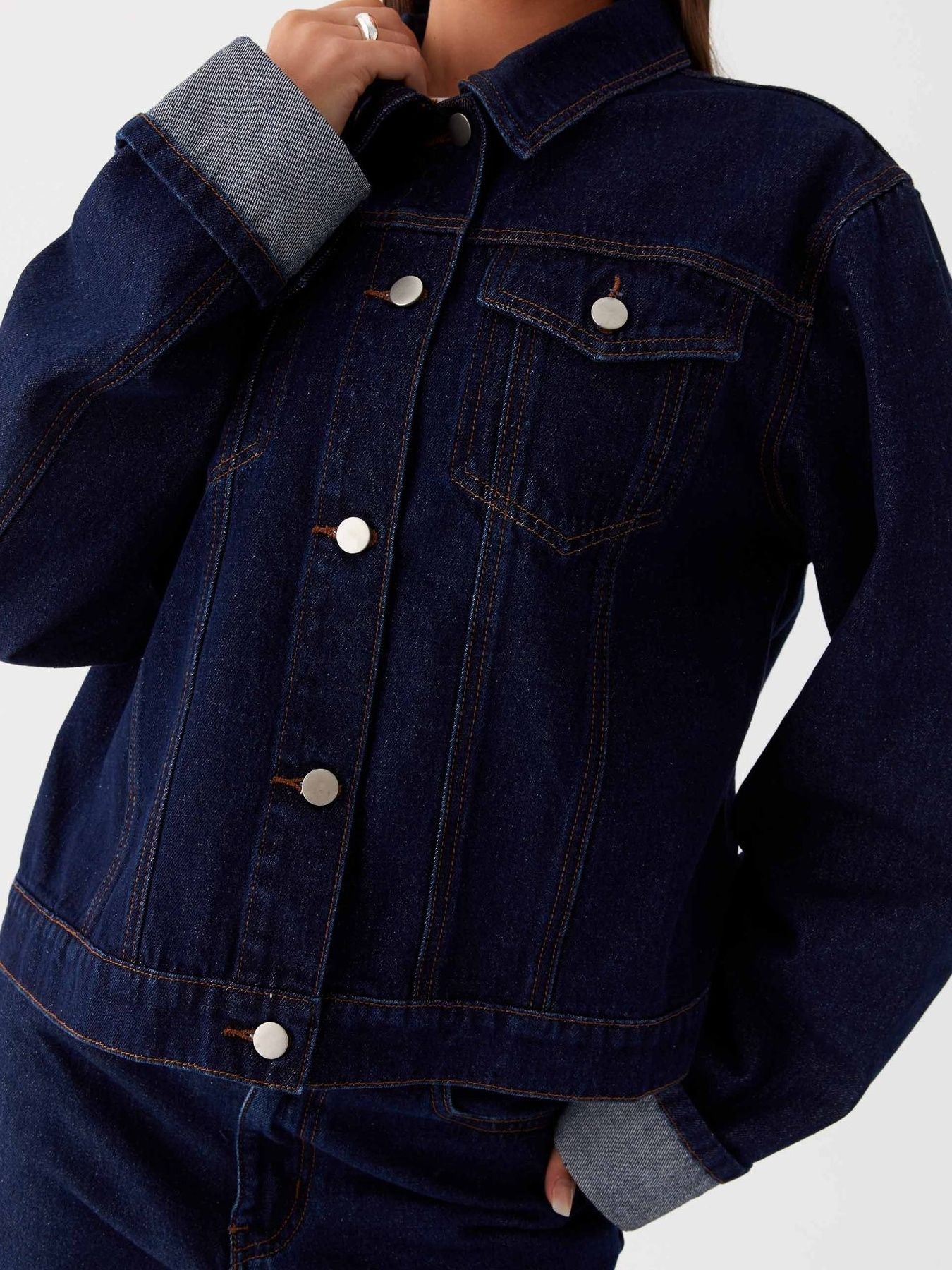 Daverri cropped oversized denim jacket in dark blue with gray cuffs, white buttons