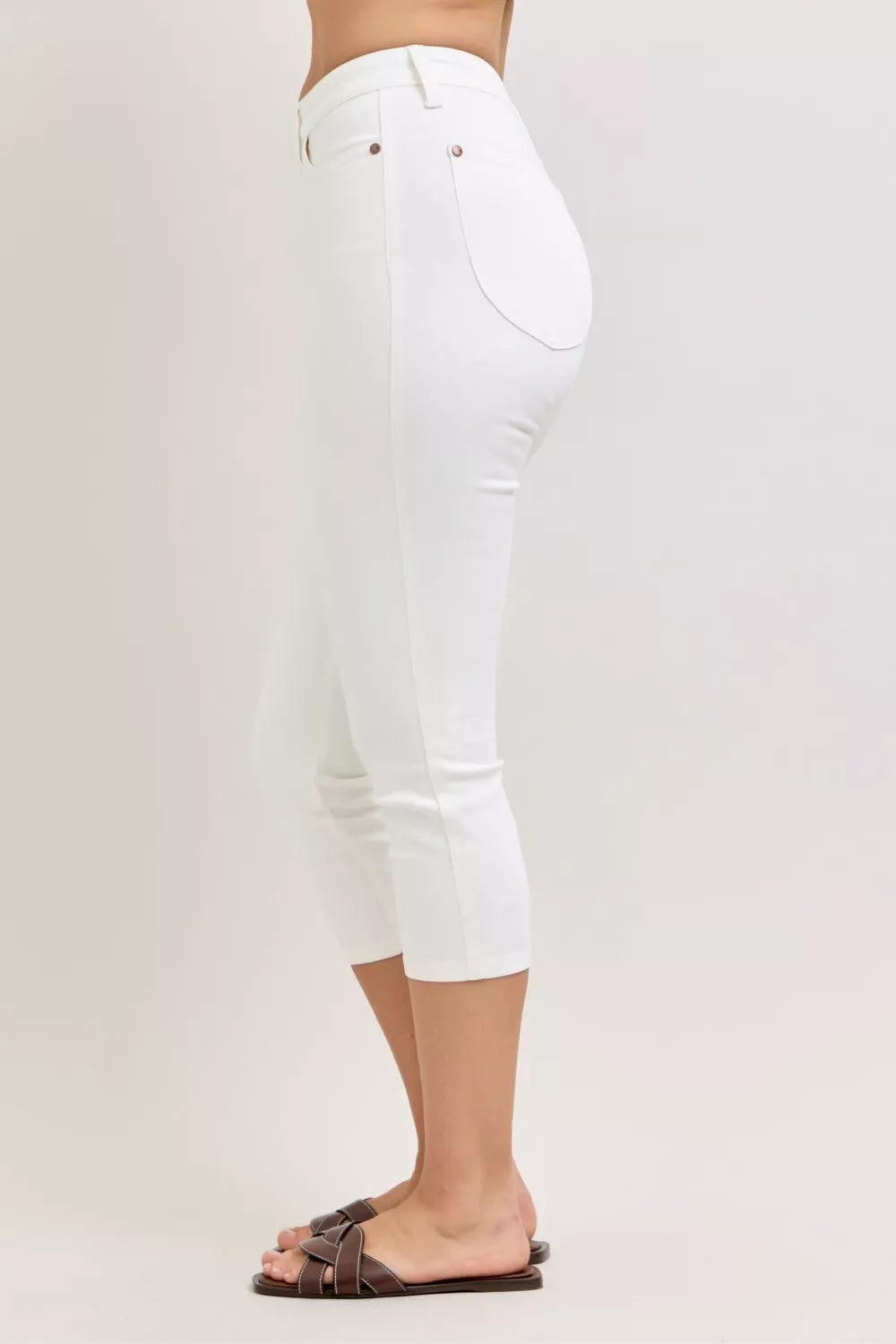 Judy Blue high waist white denim straight-leg capri pants with spade pockets