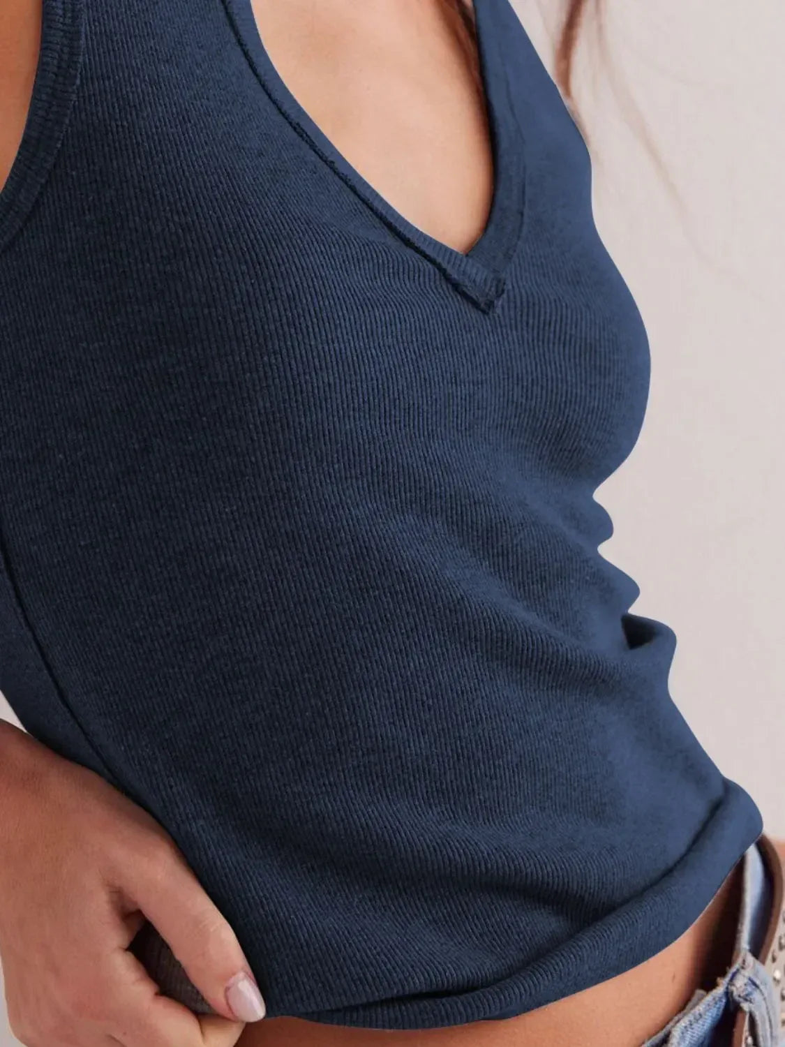 Solid V-Neck Tank - DAVERRI FASHIONS