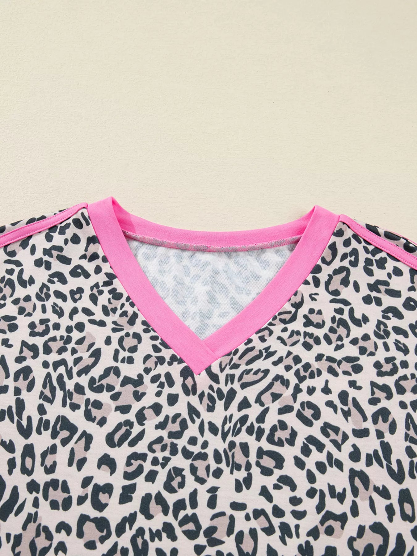 Women’s pink-trimmed V-neck leopard print long sleeve top