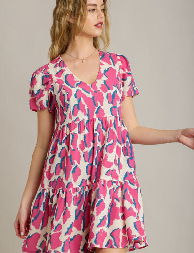 Umgee Full Size Abstract Print Pleat Detail Short Sleeve V-Neck Tiered Dress Plus Size CREAMMIX S