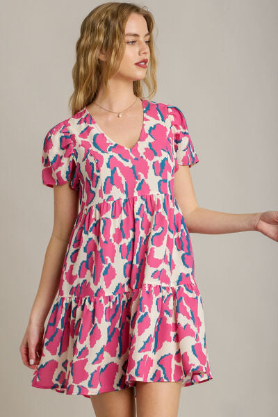 Umgee Full Size Abstract Print Pleat Detail Short Sleeve V-Neck Tiered Dress Plus Size CREAMMIX S