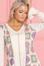 BiBi Granny Square Print Contrast Annie Rib V Neck Top | Tops Daverri Fashions