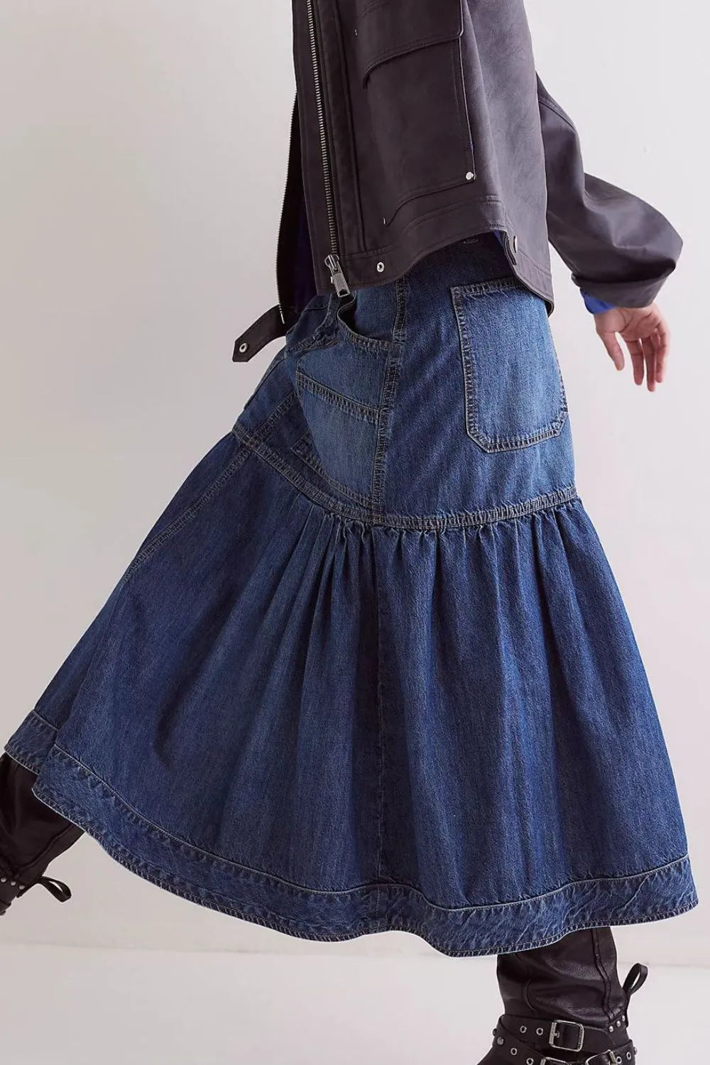Daverri midi denim skirt in mid-blue with tiered flared silhouette and pockets