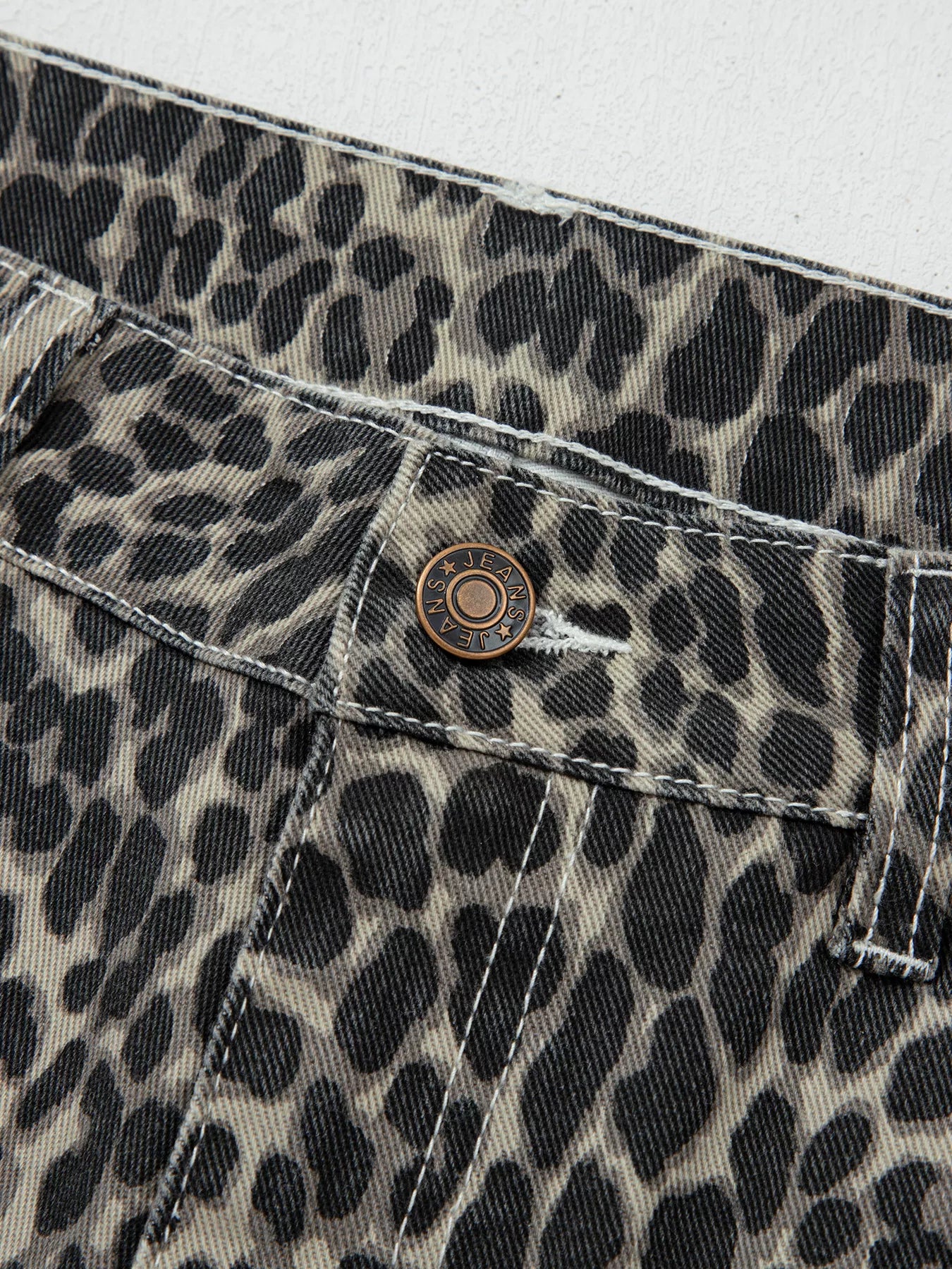 Daverri Leopard Print High Waist Barrel Jeans with vintage button closure