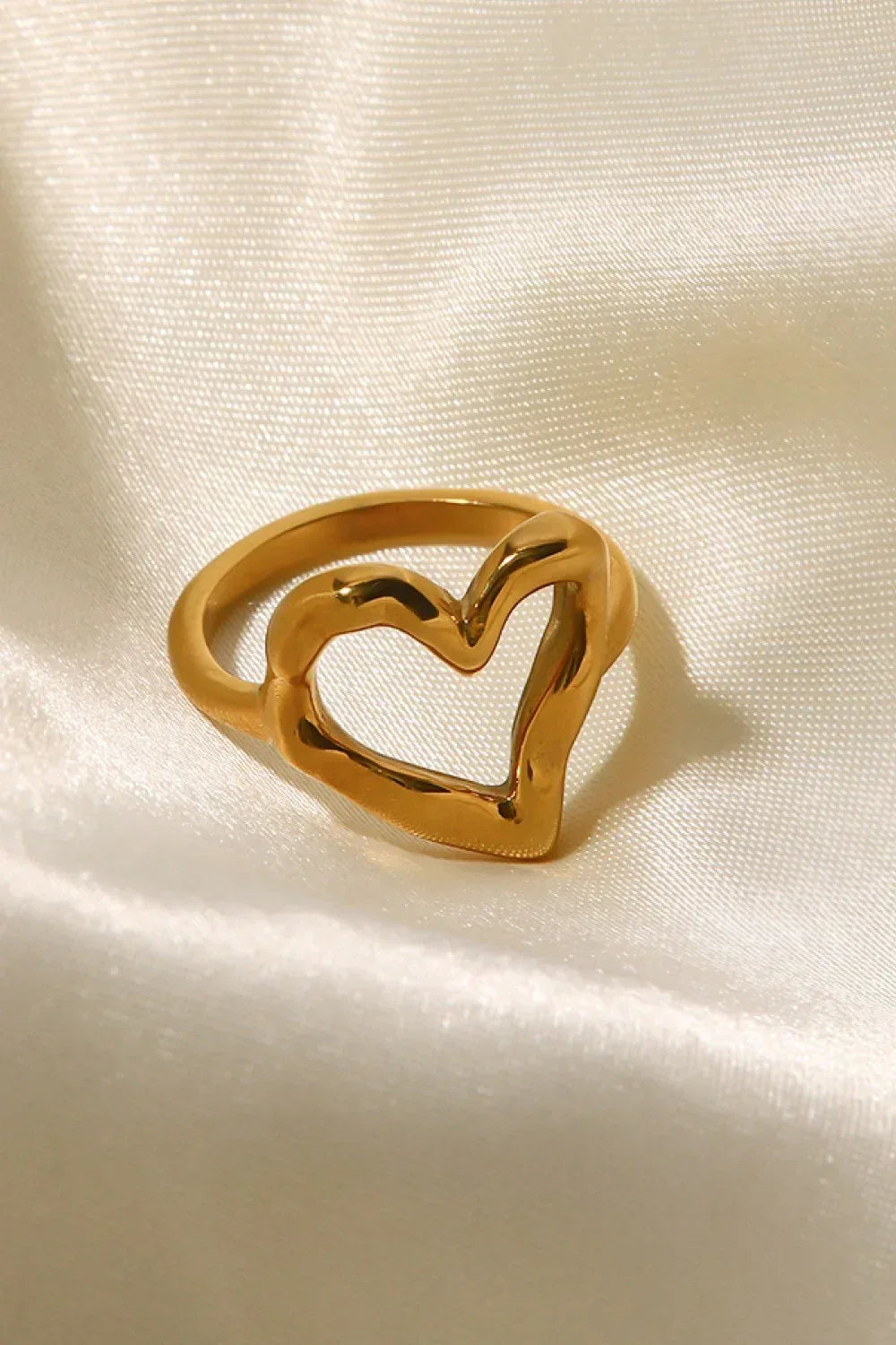 18K Gold Plated Heart-Shaped Ring - DAVERRI FASHIONS