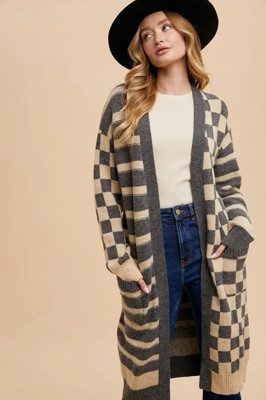 Annie Wear black and white checkered open front long sleeve cardigan with pockets