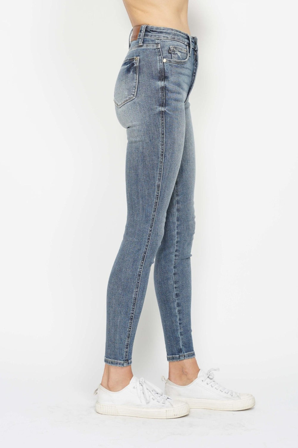 Judy Blue Full Size Tummy Control Contrast Wash Skinny Jeans | Daverri Fashions