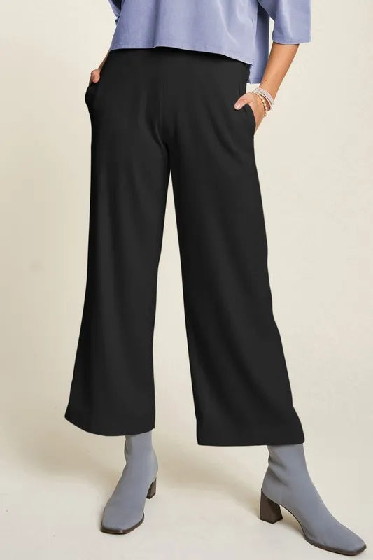 Davi & Dani black wide-leg mid-rise pants in flowing fabric with side pockets