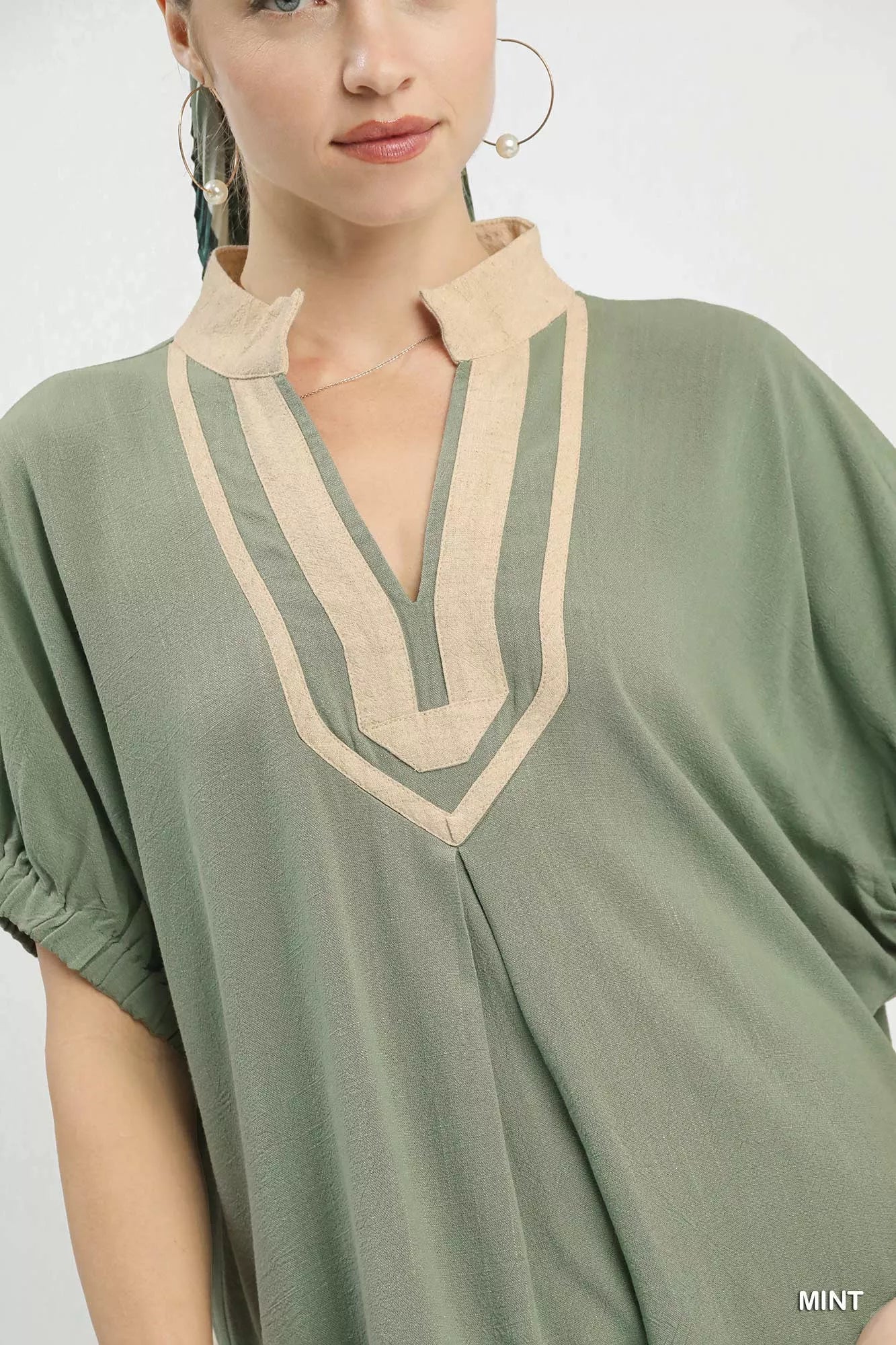 Umgee mint linen cotton blend V-neck blouse with beige contrast trim