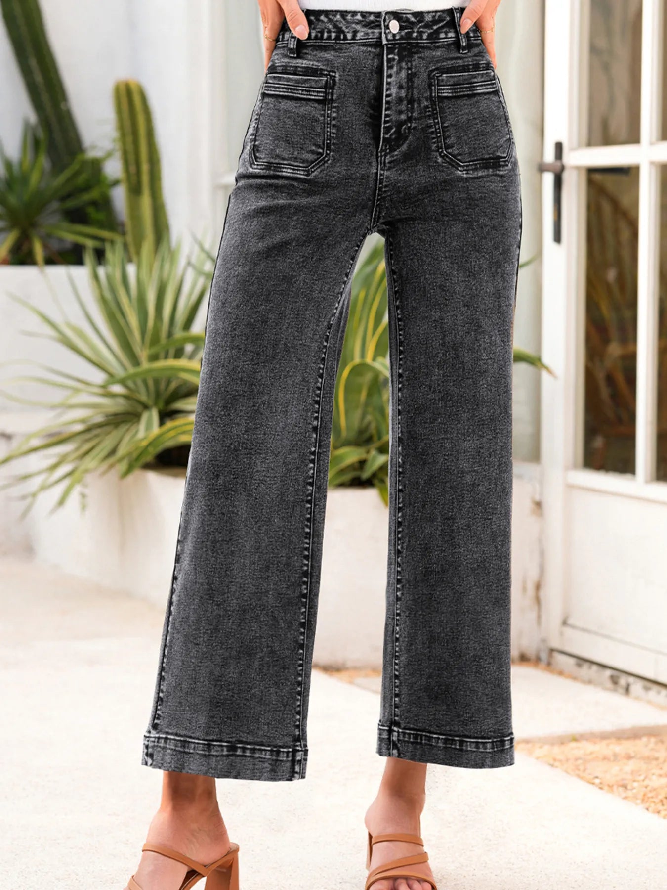 High-waisted wide leg washed jeans in dark gray denim with rolled cuffs