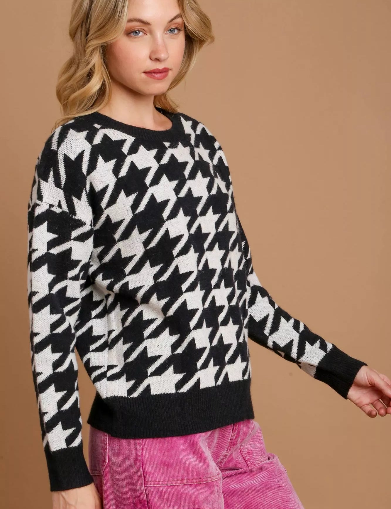 Umgee Houndstooth Round Neck Sweater | Daverri Fashions