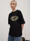 Daverri Leopard Lips oversized black t-shirt with bold kiss print