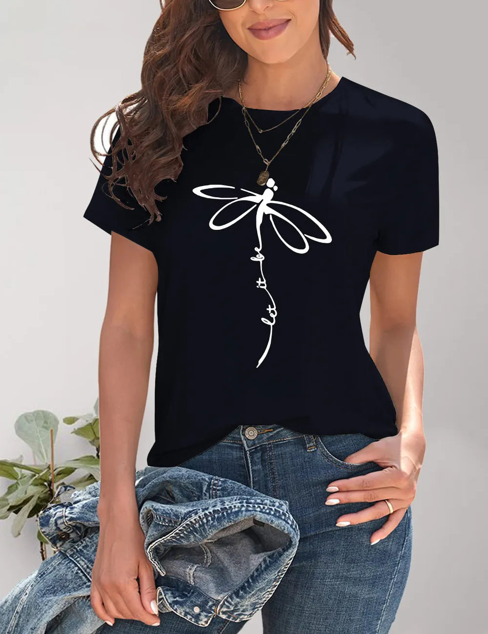 Black dragonfly graphic round neck t-shirt in casual wear