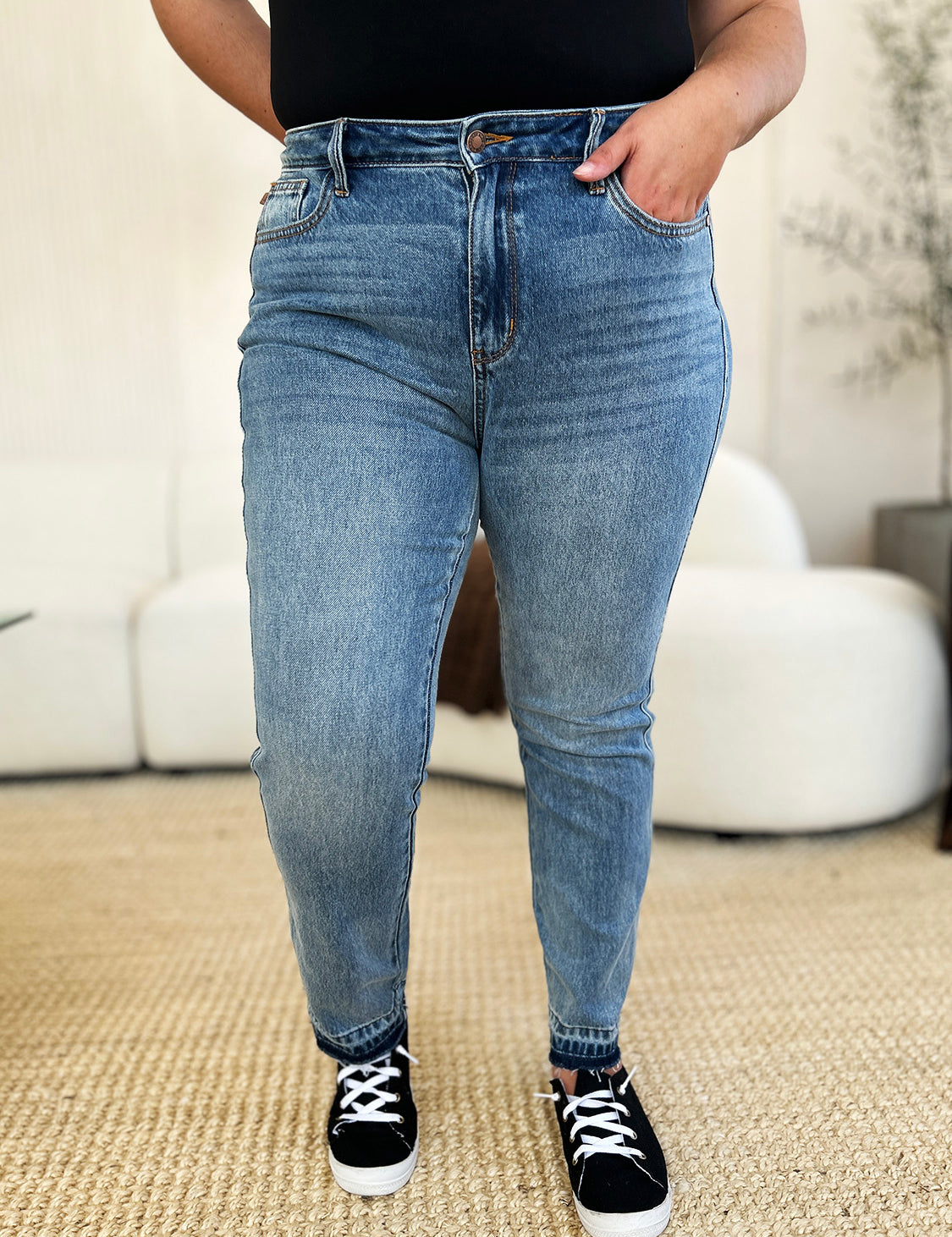 Judy Blue Full Size Mid Rise Rigid Magic Release Hem Jeans | Daverri Fashions