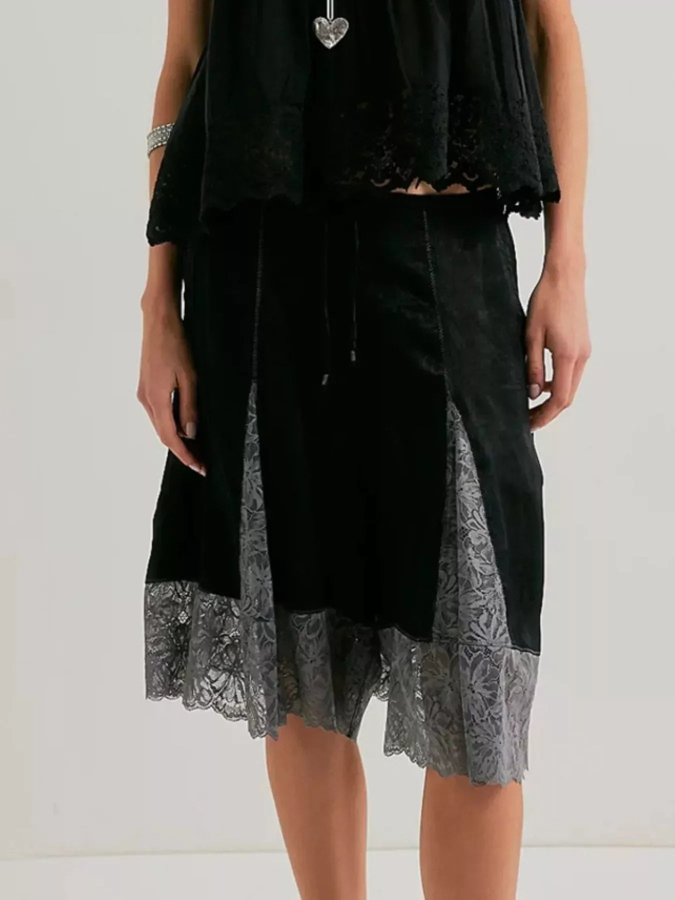 Lace Detail Shorts - DAVERRI FASHIONS