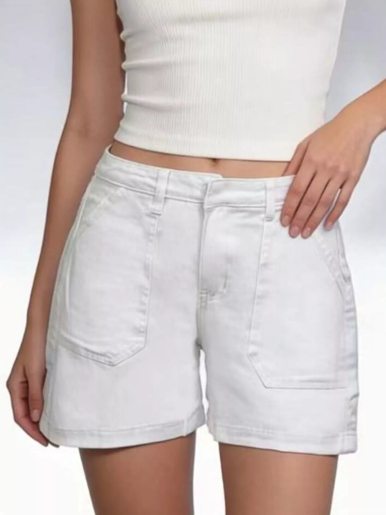 Daverri pocketed denim shorts with white fabric, ribbed waistband and front pockets