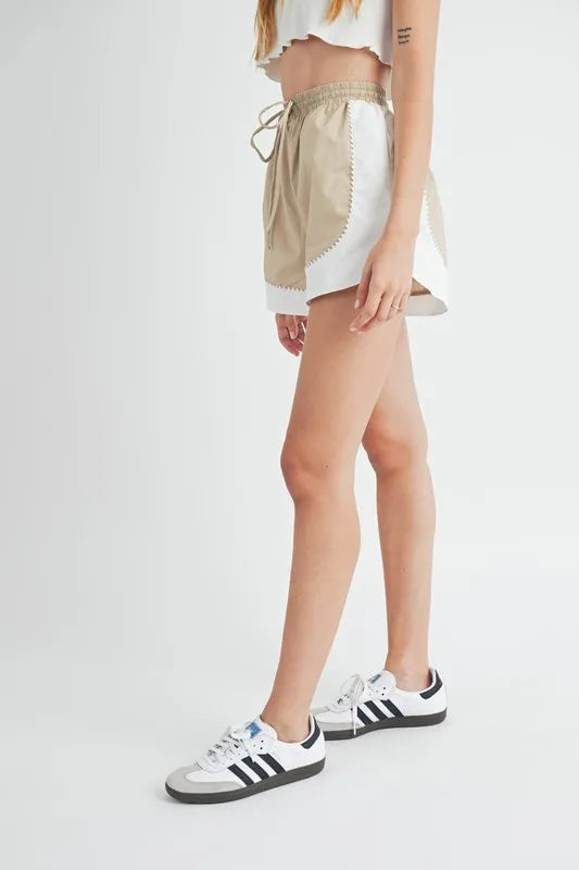 MABLE Drawstring Waist Contrast Trim Detail Shorts Shorts