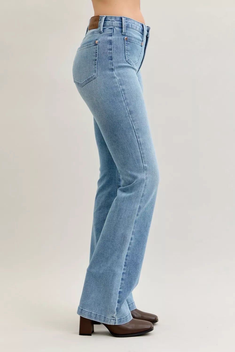 Judy Blue mid-rise bootcut jeans in light blue denim with brown belt