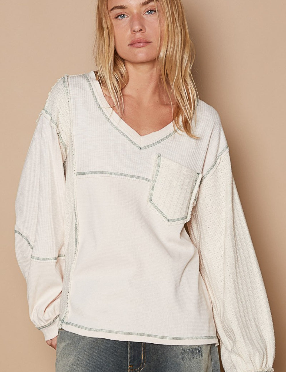 POL V-Neck knit Panel Exposed Seam Top Cream L