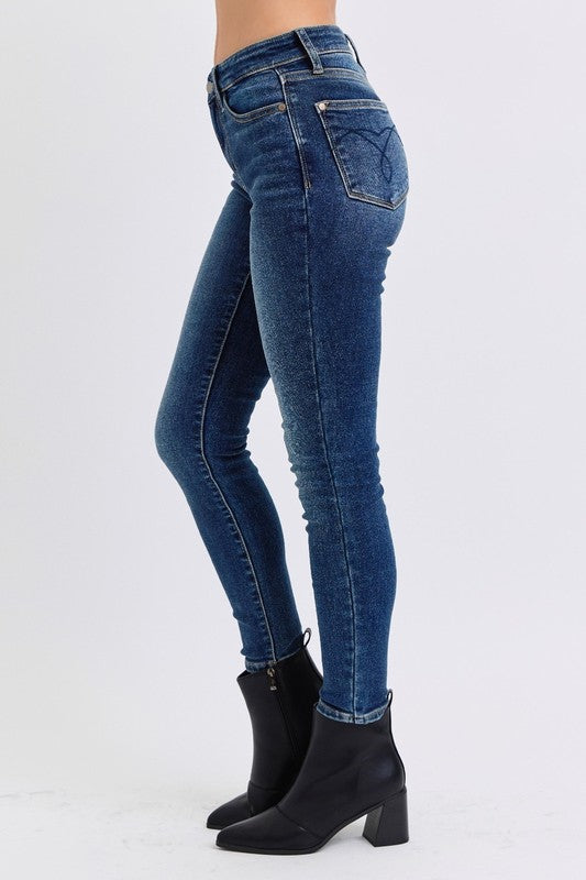 Judy Blue Mid-Rise Waist Skinny Jeans with Thermal Lining Bottoms