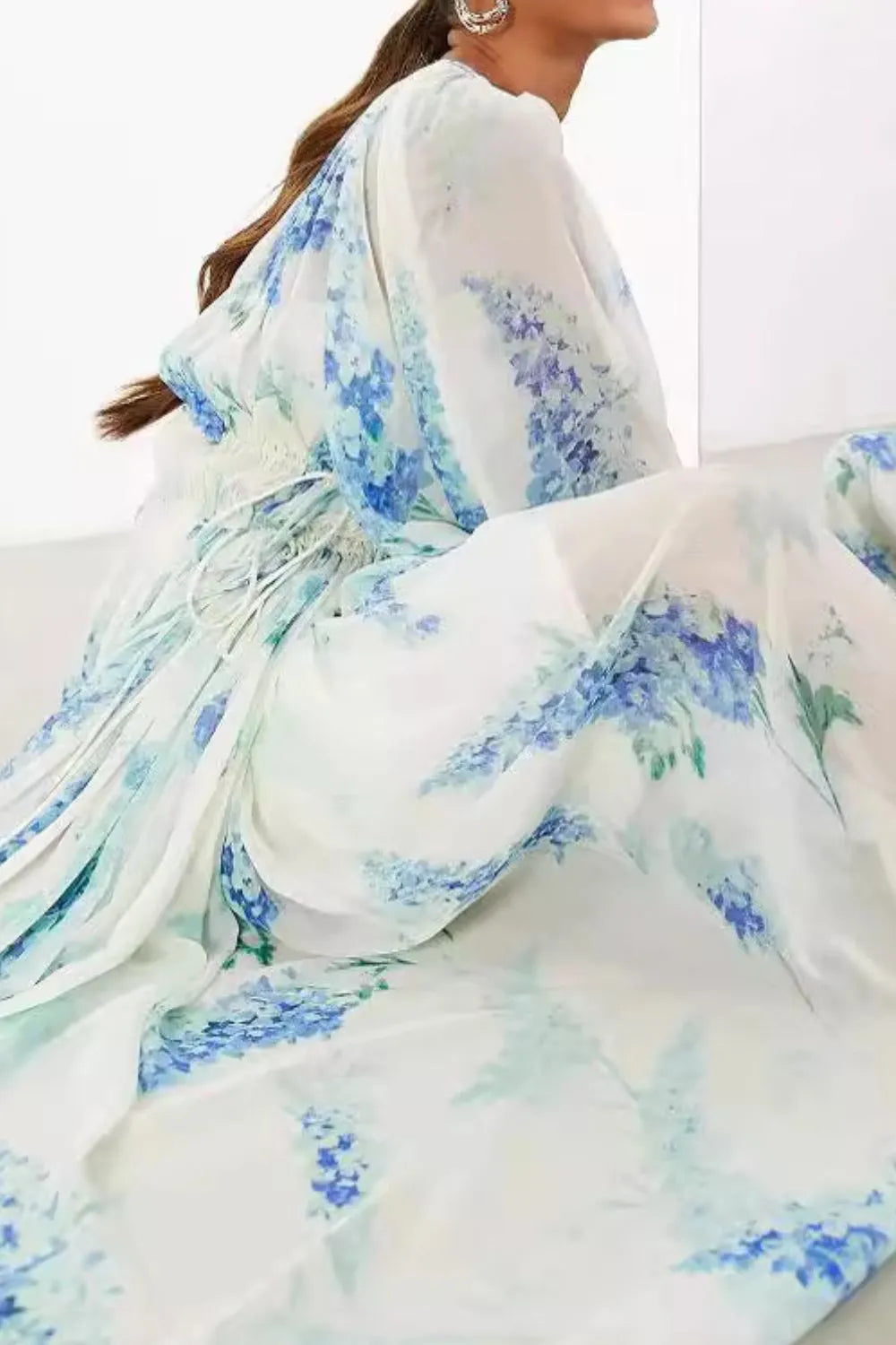 Floral print bohemian maxi dress with balloon sleeves and blue patterns