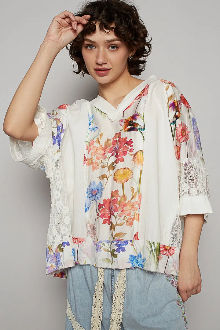 POL Floral V-Neck Raw Edge T-Shirt with Lace Detail White M T-Shirts