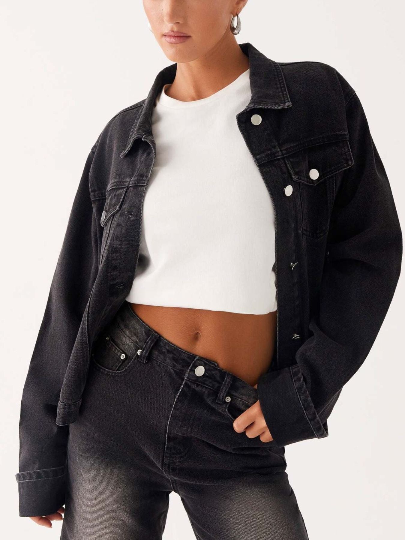 Daverri button down cropped oversized denim jacket with silver buttons