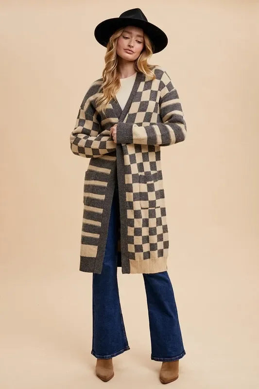 Annie Wear black and white checkered open front long sleeve cardigan with pockets
