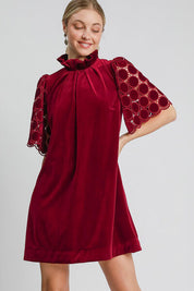 Umgee Dotted Lace Half Sleeve Mock Neck Back Tie Velvet Dress Burgundy M