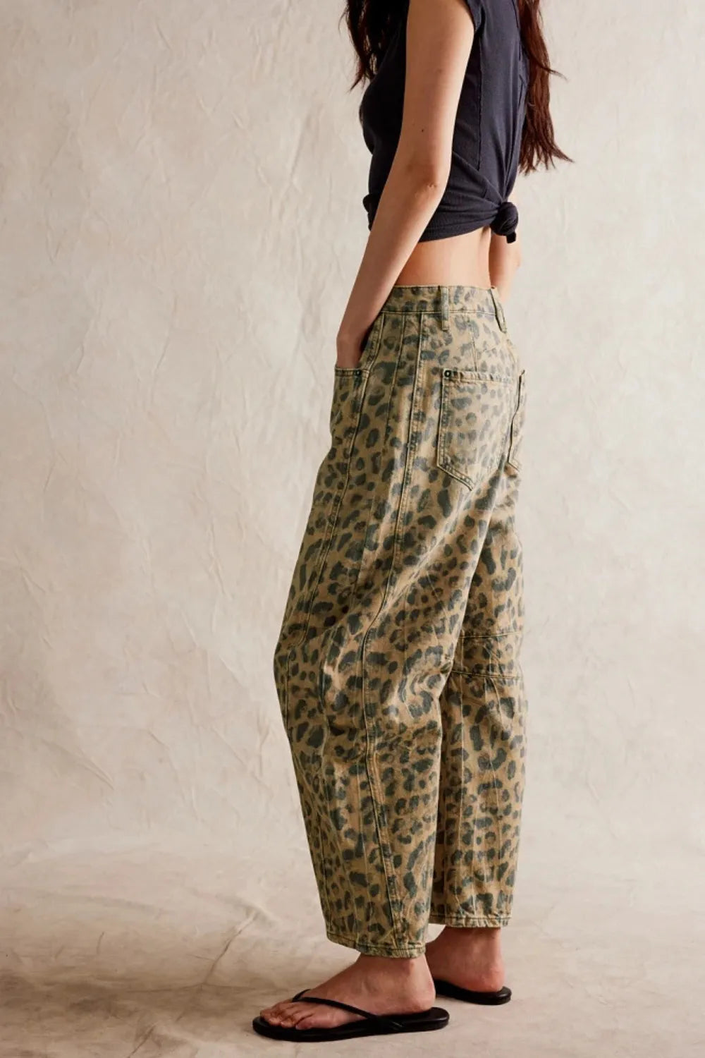 Retro Barrel Jeans with Pockets | Jeans Daverri Fashions