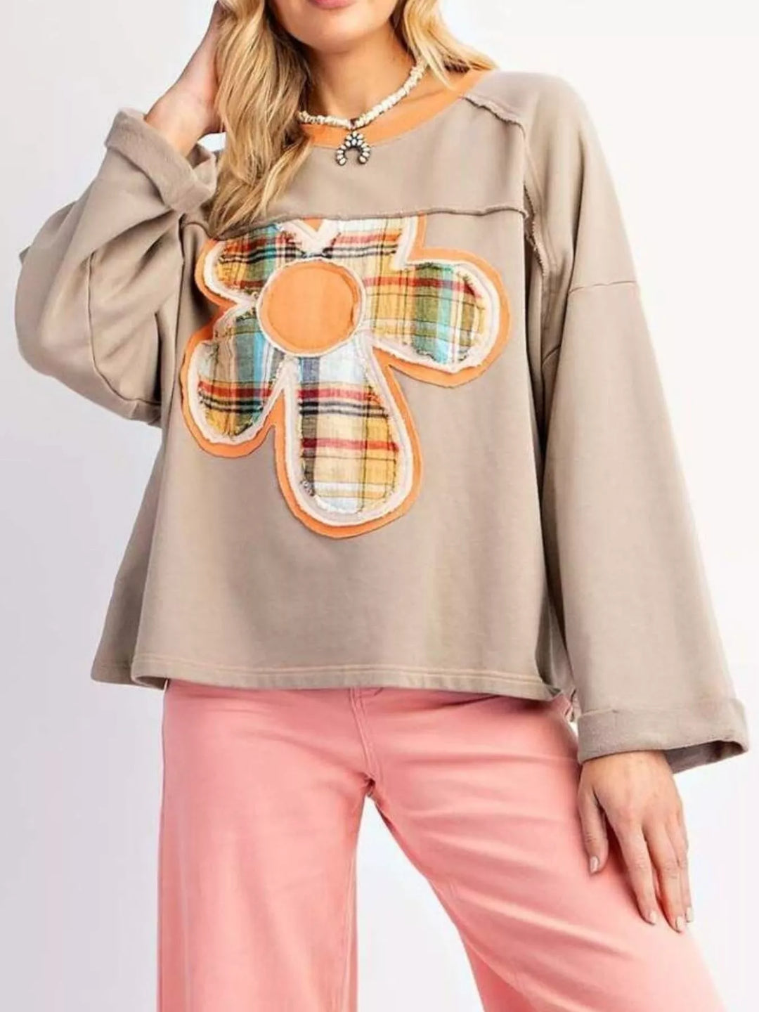 Grey Plaid Flower Patched Round Neck T-Shirt | T-Shirts Daverri Fashions