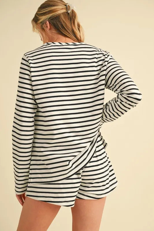 Aemi+Co Drawstring Contrast Striped Shorts