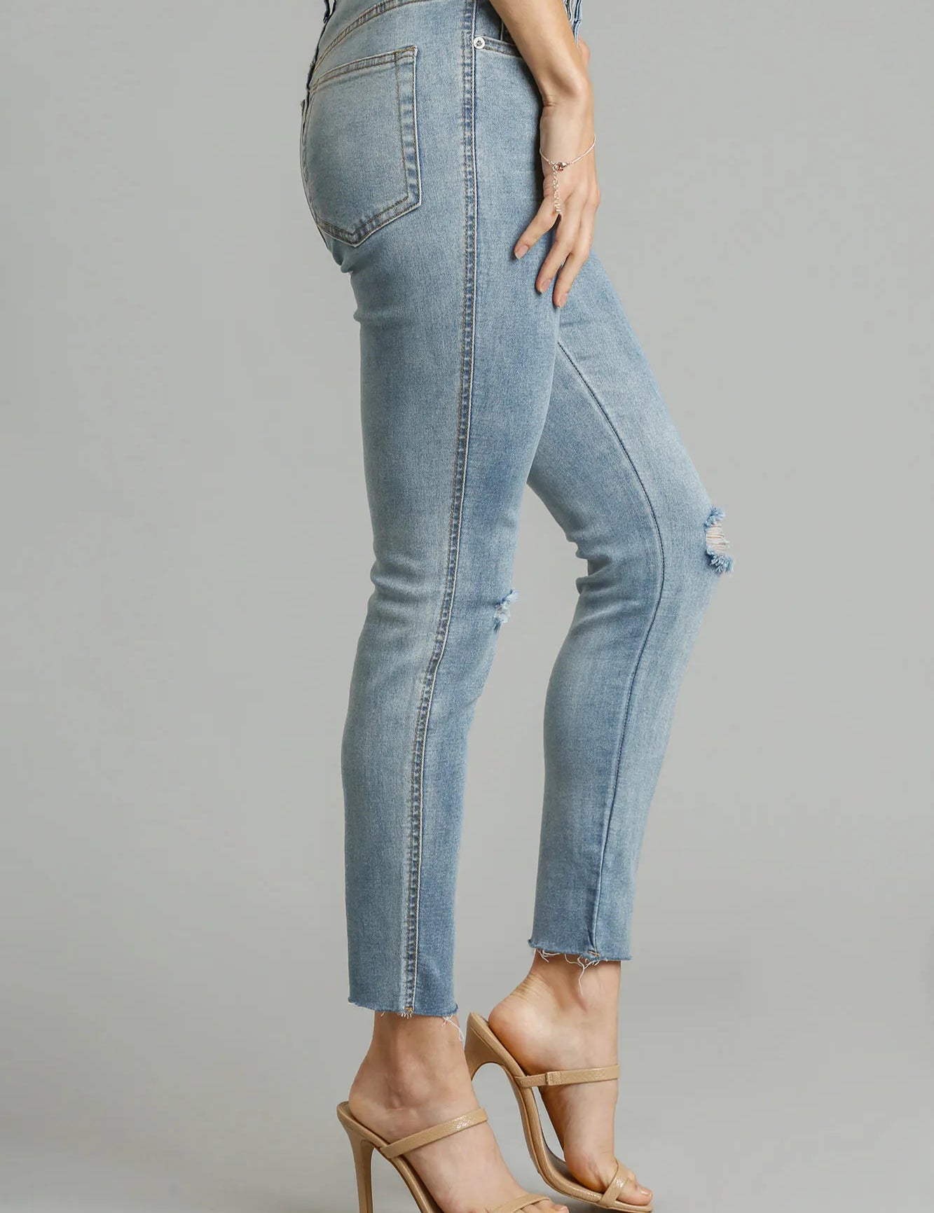 Umgee 5-Pockets Distressed Detail Stretch Denim Skinny Jeans with Unfinished Hem | Daverri Fashions