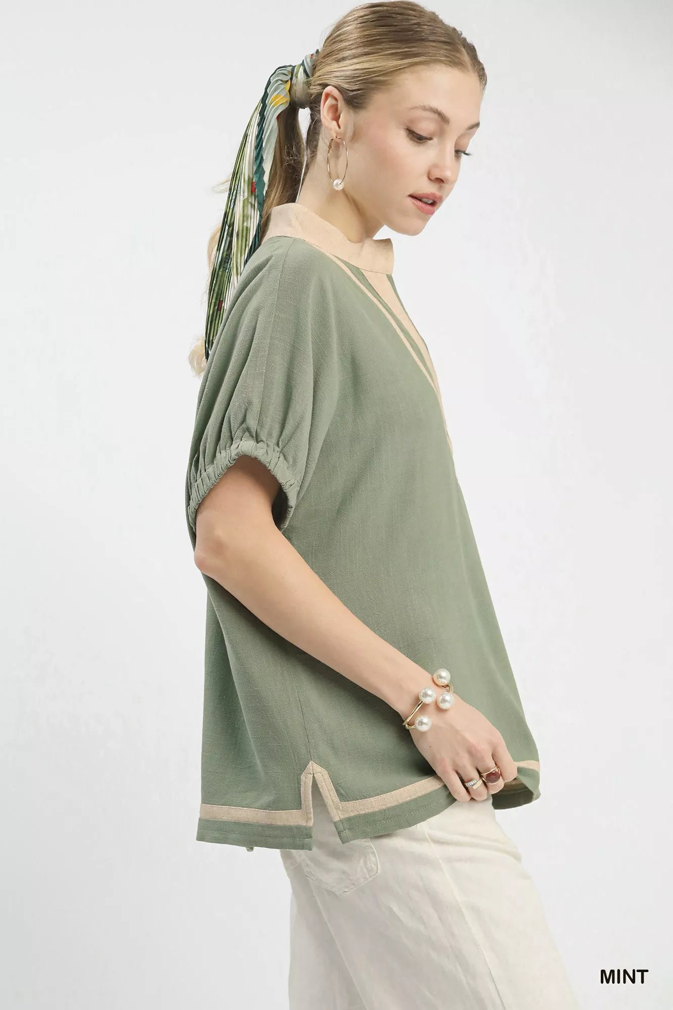 Umgee mint linen cotton blend V-neck blouse with puffed sleeves