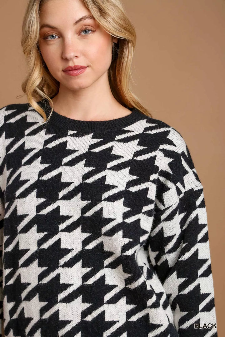 Umgee Houndstooth Round Neck Sweater | Daverri Fashions
