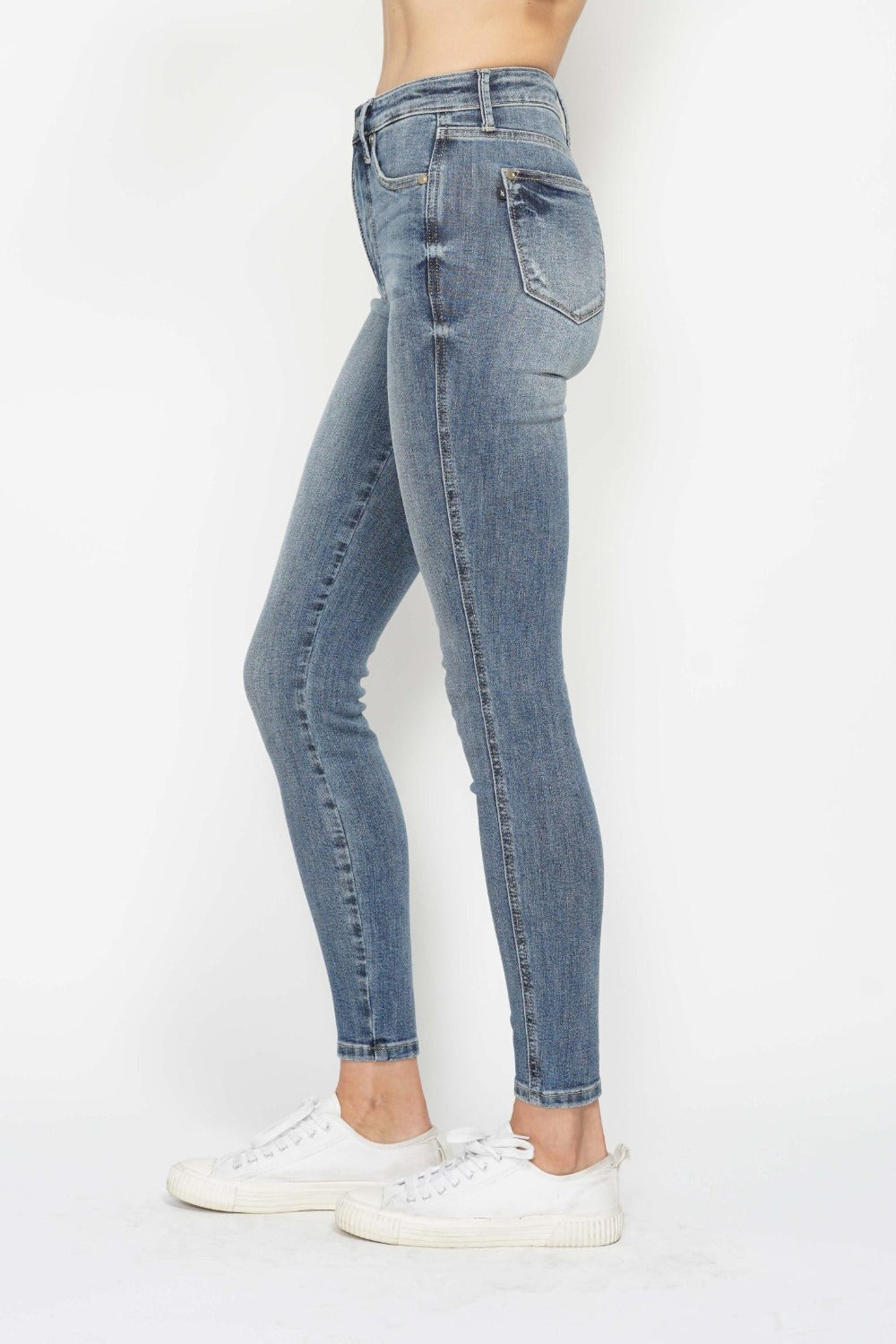 Judy Blue Full Size Tummy Control Contrast Wash Skinny Jeans | Daverri Fashions