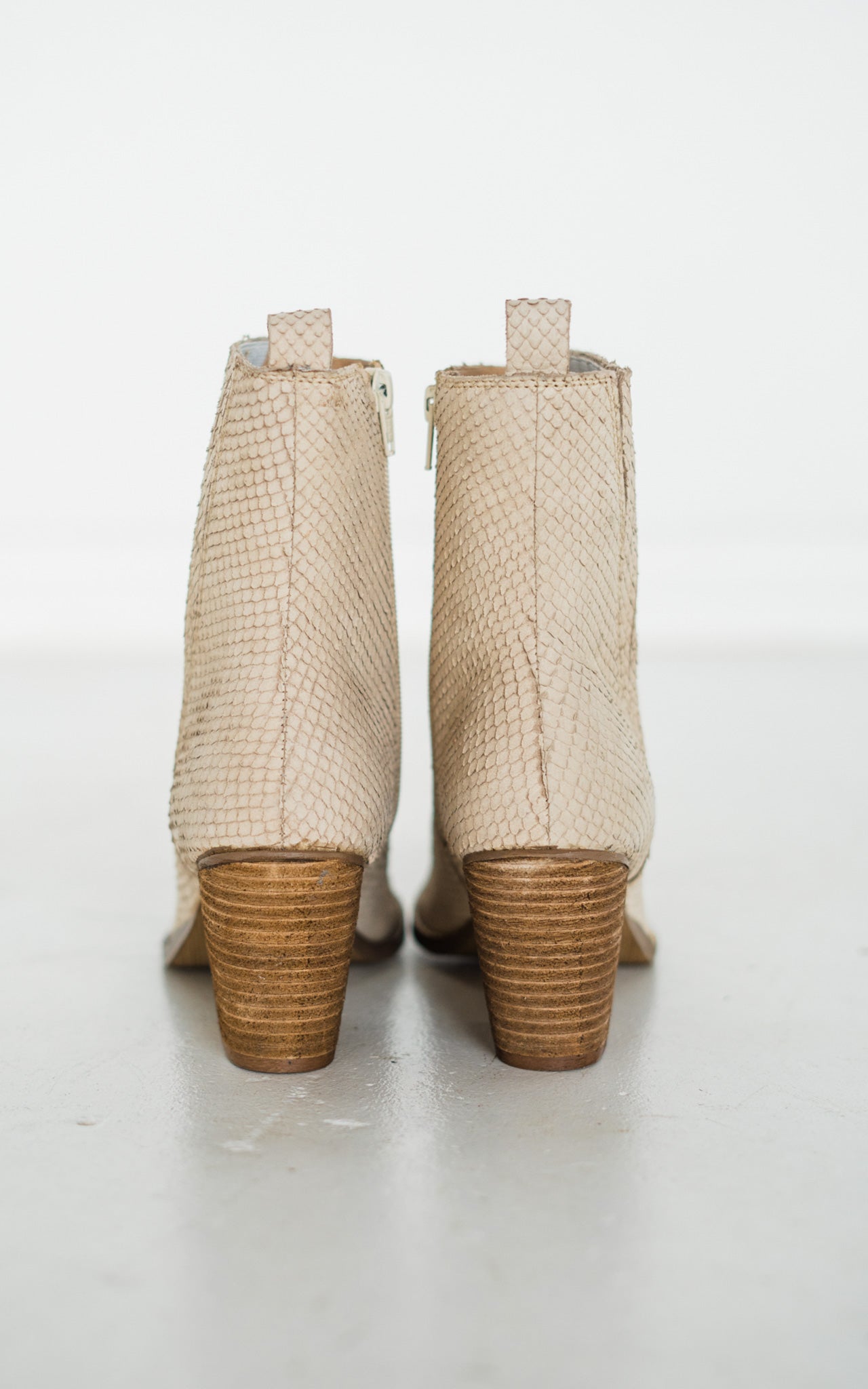 Taris Ankle Boot in Cream Shoes